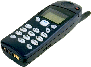 Nokia 5110 El simplemente indestructible.