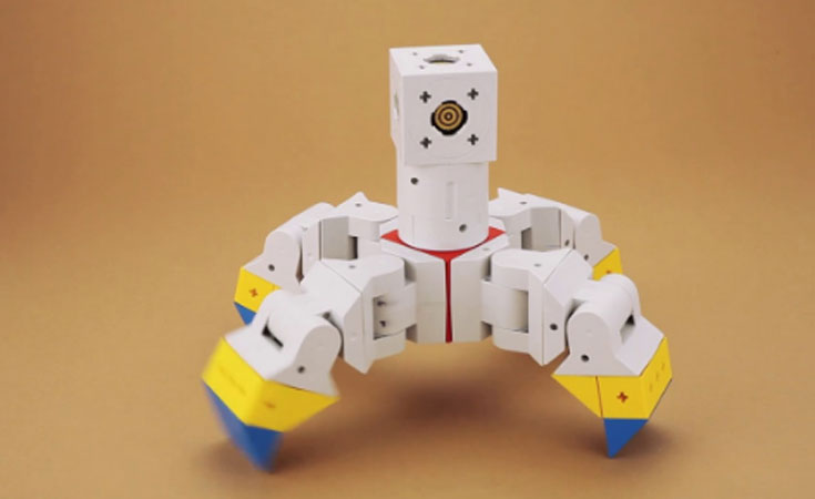 robot hecho en casa bajo la marca Tinkerbots