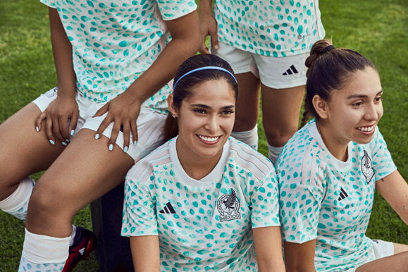 El jersey de la Selección de Fútbol Femenil, está inspirado en el tiburón ballena 0