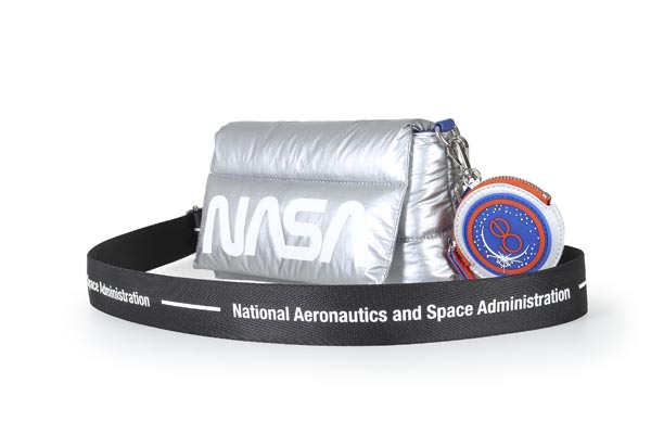 Cloe llega al espacio con una colección inspirada en la NASA 0