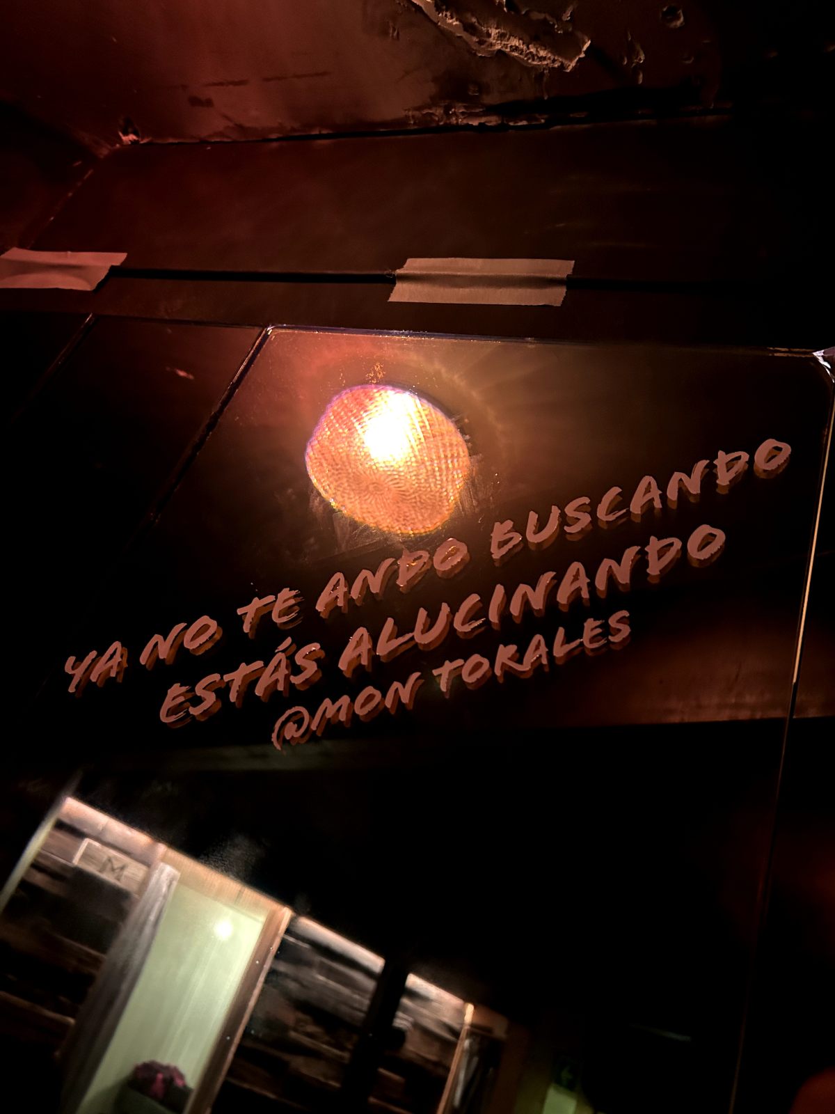 Mon Torales inunda CDMX con su mensaje: rojo, directo y sin rodeos 0