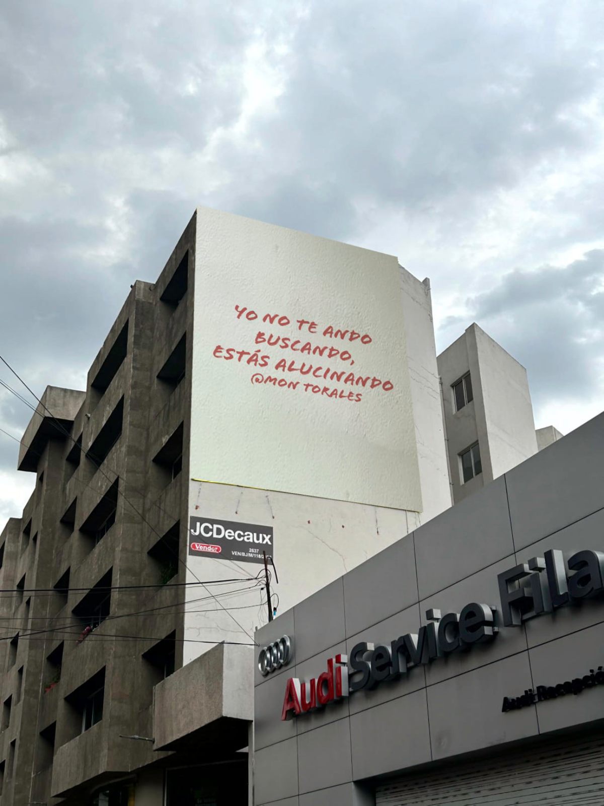 Mon Torales inunda CDMX con su mensaje: rojo, directo y sin rodeos 1