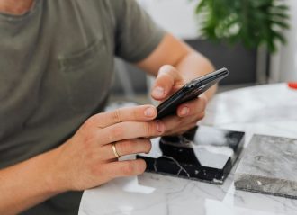 Cómo recargar AT&T de forma fáci y segura en línea