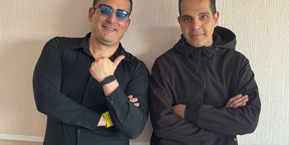 Back to back: César Gudiño con Sussie4 y Raúl Aldana