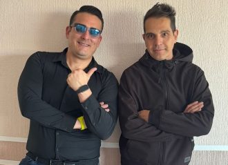 Back to back: César Gudiño con Sussie4 y Raúl Aldana
