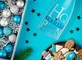 Hpnotiq y PAMA reinventan el brindis navideño con una dupla de cócteles